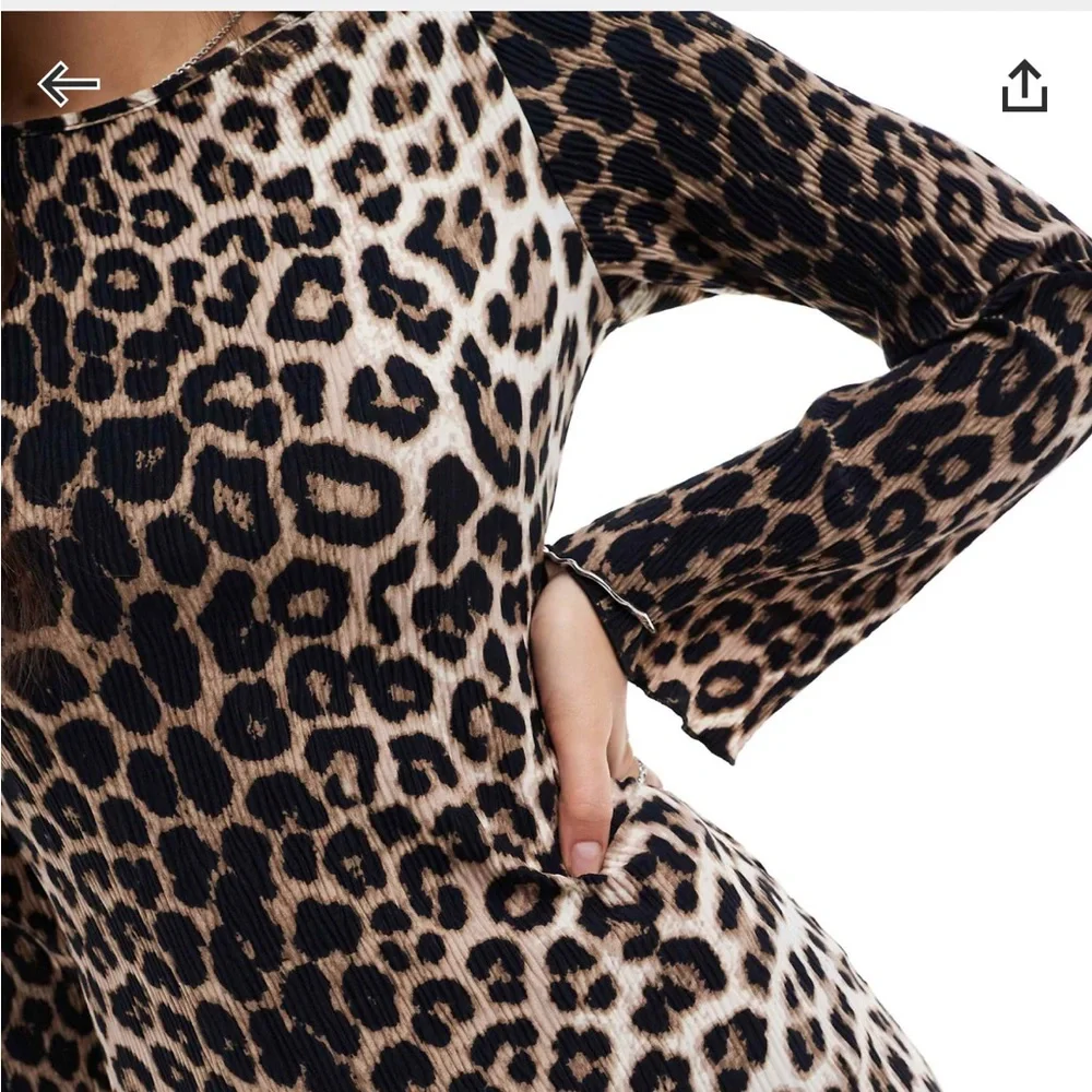 ASOS extra & vert plisse leopard maxi dress - Picture 4 of 4